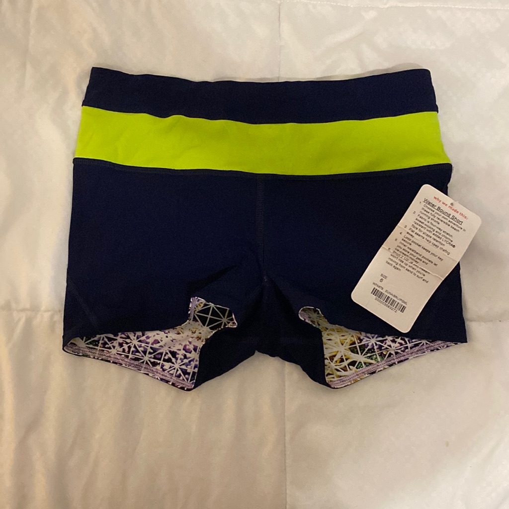 Lululemon Water Bound Reversible Shorts Size 6 Paradise Grid/Blue
